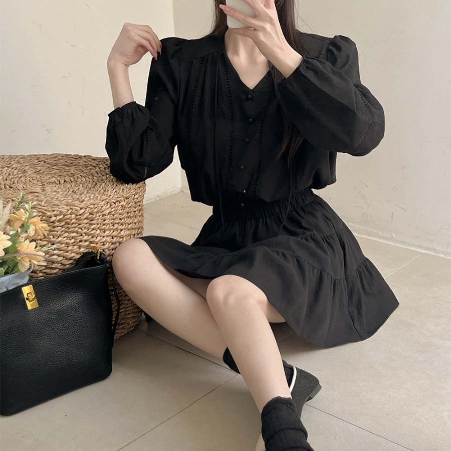 Костюм с блузкой и мини-юбкой с шортами внутри