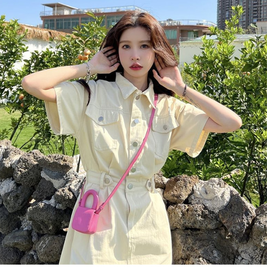 Джинсовое платье с прямым кроем и накладными карманами