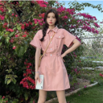 Джинсовое платье с прямым кроем и накладными карманами