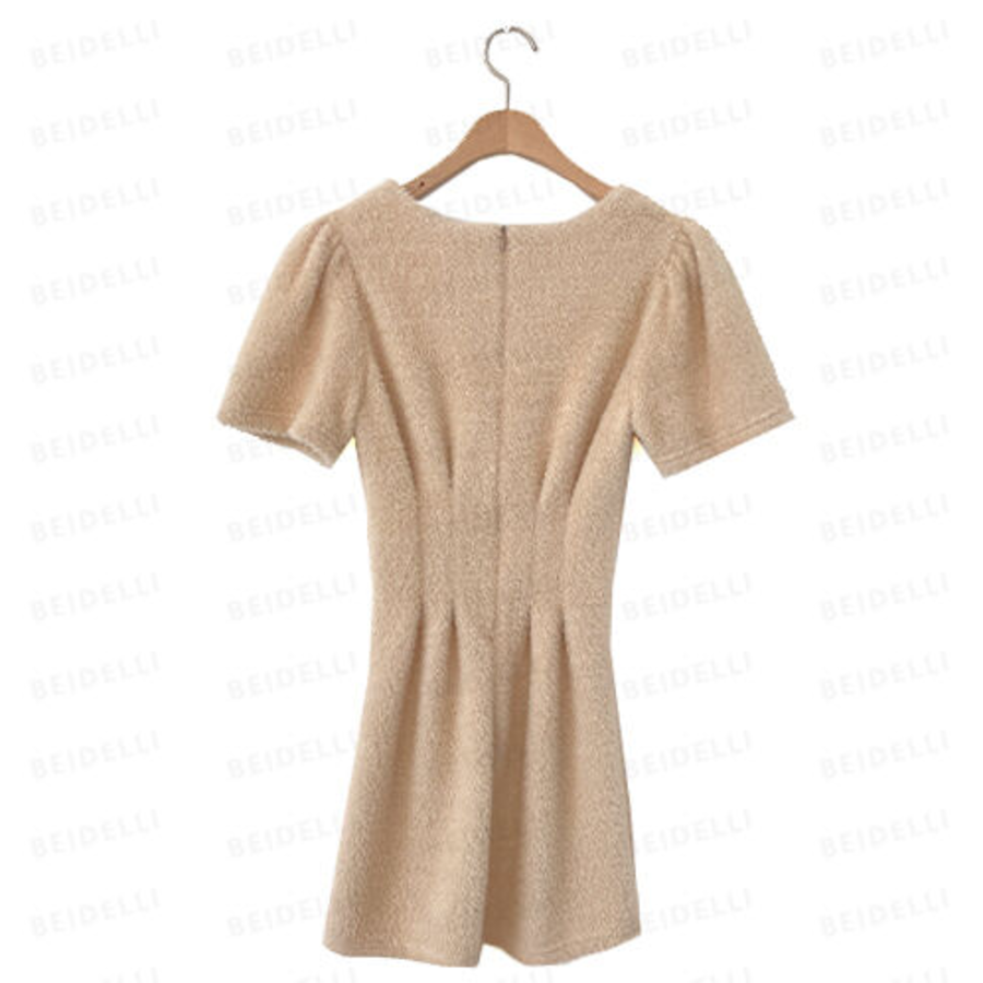 Мини-платье с пышными рукавами и пинтактами