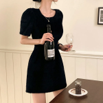 Мини-платье с пышными рукавами и пинтактами