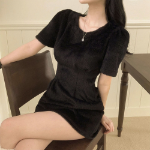 Мини-платье с пышными рукавами и пинтактами