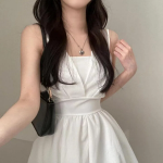 Летнее мини-платье с открытой спиной и бретелями на завязках