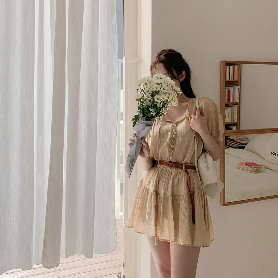 Комплект с блузкой и мини-юбкой с шортами и поясом