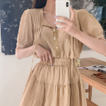 Комплект с блузкой и мини-юбкой с шортами и поясом