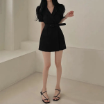 Льняное мини-платье в классическом повседневном стиле