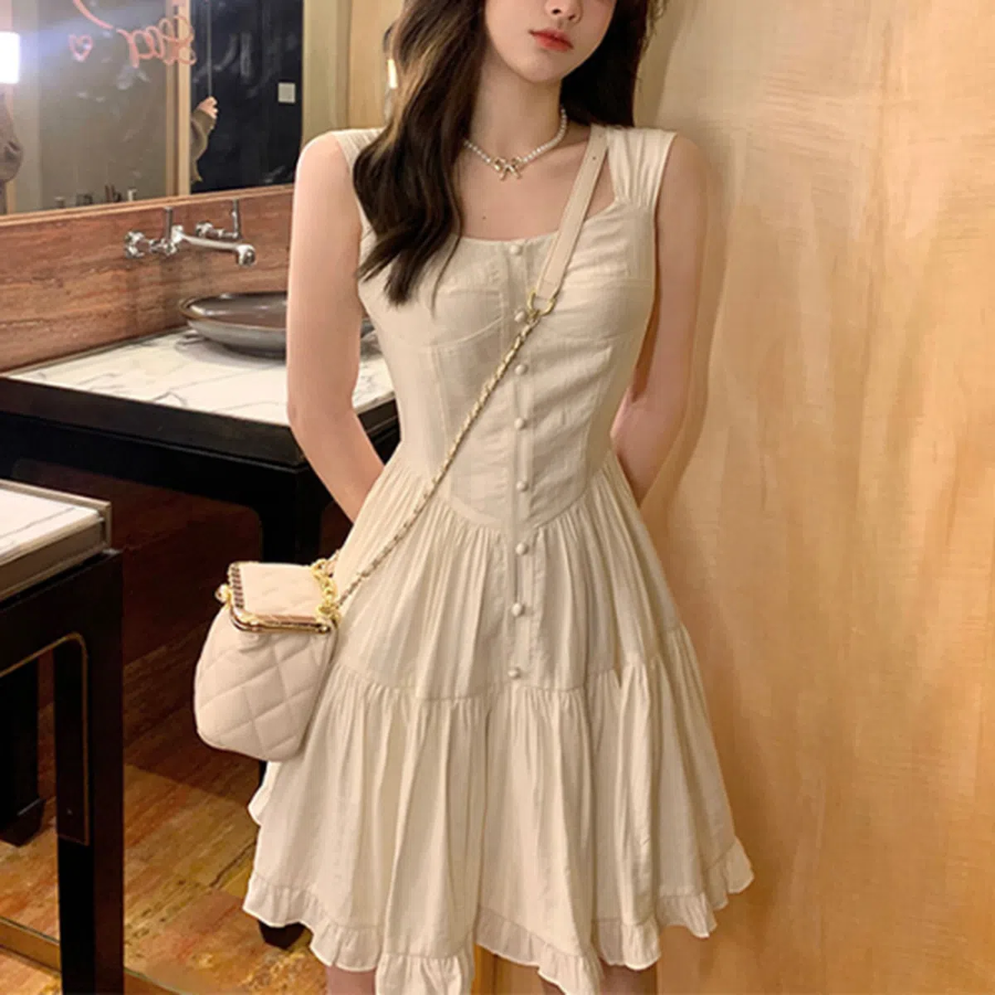 Нежное мини-платье в повседневном романтичном стиле