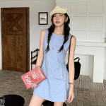 Мини-платье без рукавов с накладными карманами