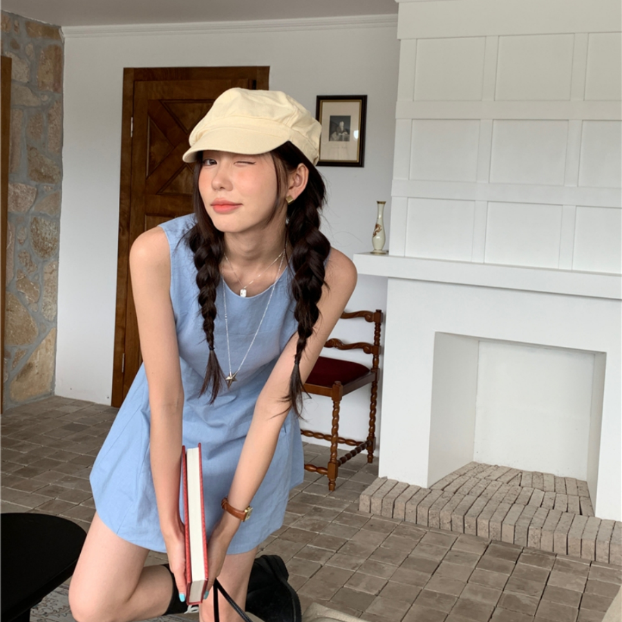 Мини-платье без рукавов с накладными карманами