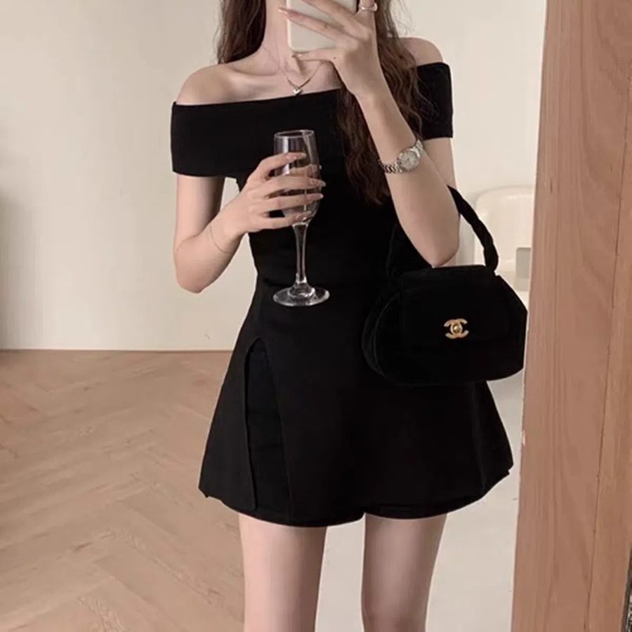 Мини-платье с открытыми плечами для летнего отдыха и торжеств