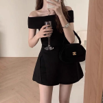 Мини-платье с открытыми плечами для летнего отдыха и торжеств