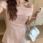 Мини-платье с открытыми плечами для летнего отдыха и торжеств