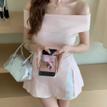 Мини-платье с открытыми плечами для летнего отдыха и торжеств