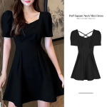 Чёрное мини-платье с открытой спиной и рукавами-пуфами