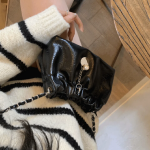 Bering Mini Bucket Bag — элегантная мини-сумка с жемчужным декором