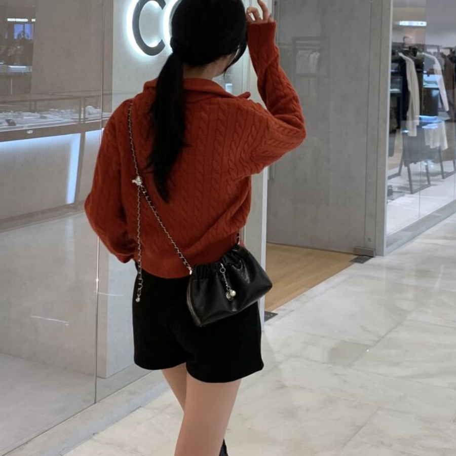 Bering Mini Bucket Bag — элегантная мини-сумка с жемчужным декором