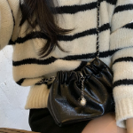 Bering Mini Bucket Bag — элегантная мини-сумка с жемчужным декором