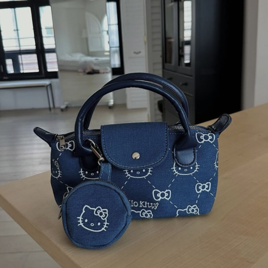 Ella Denim Kitty Set Bag — джинсовая хобо-сумка с кошачьим принтом и съёмной монетницей
