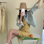 Летнее мини-платье с цветочным принтом в голубых тонах