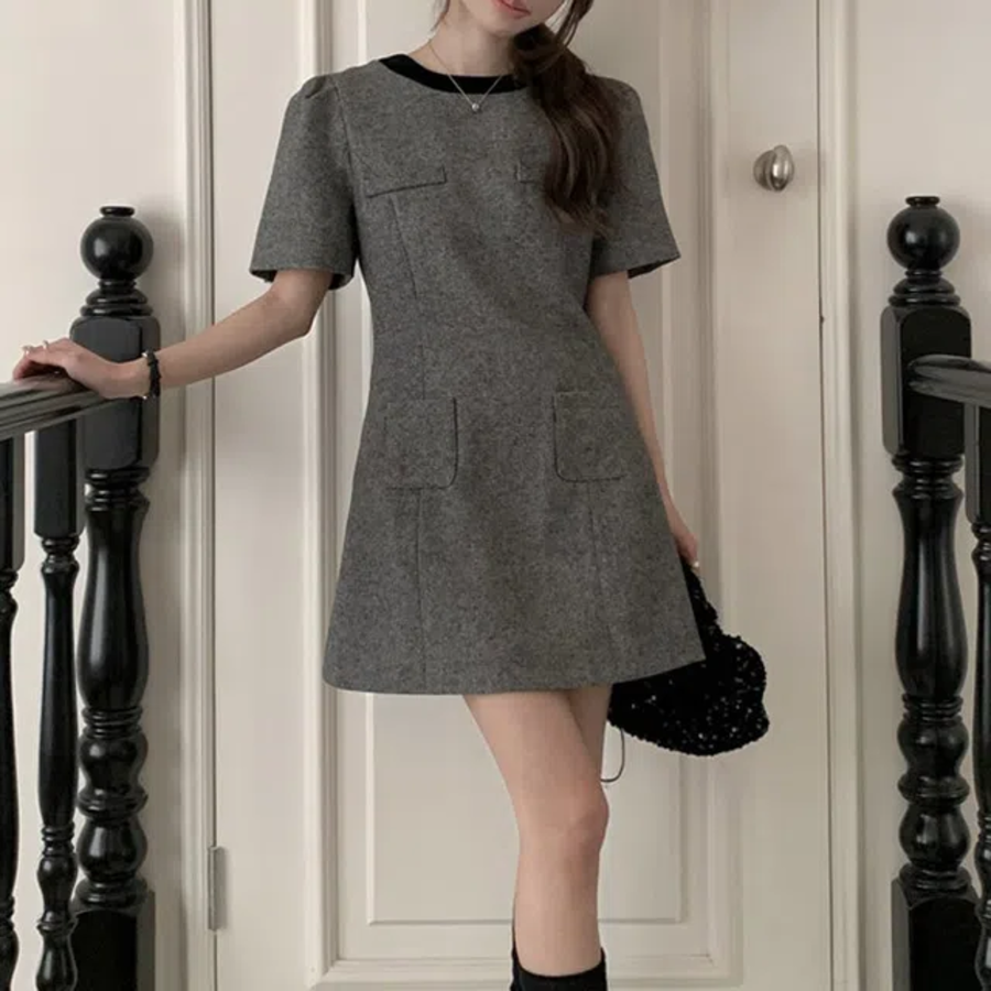 Мини-платье с бантом и короткими рукавами в классическом стиле