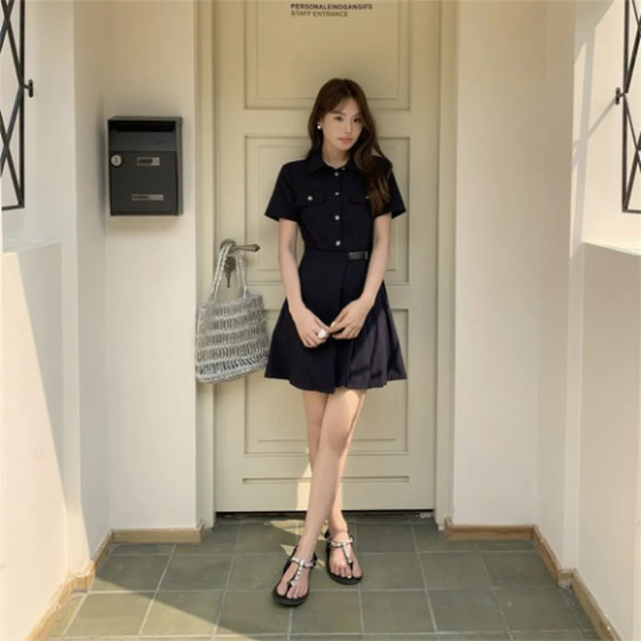 Нежное мини-платье с короткими рукавами и асимметричным кроем