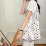 Эко-сумка с принтом в горошек и застёжкой на кнопку — повседневная лёгкость с винтажным акцентом