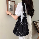 Эко-сумка с принтом в горошек и застёжкой на кнопку — повседневная лёгкость с винтажным акцентом