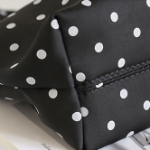 Эко-сумка с принтом в горошек и застёжкой на кнопку — повседневная лёгкость с винтажным акцентом