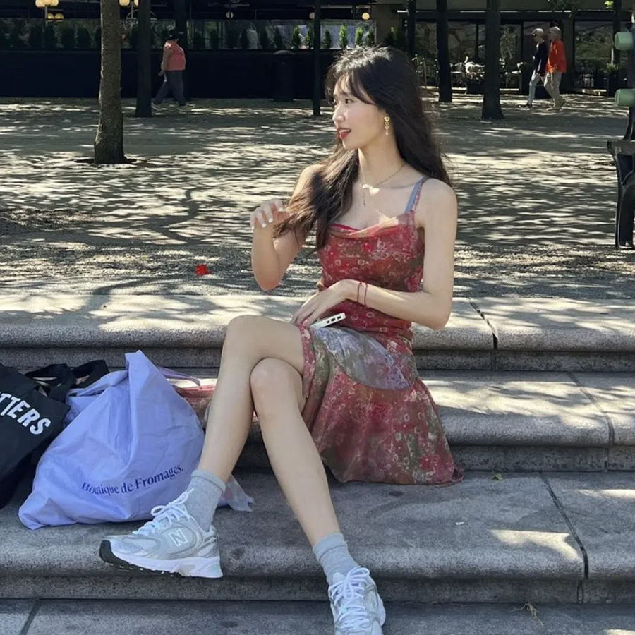 Летнее шифоновое платье с асимметричным подолом и цветочным принтом