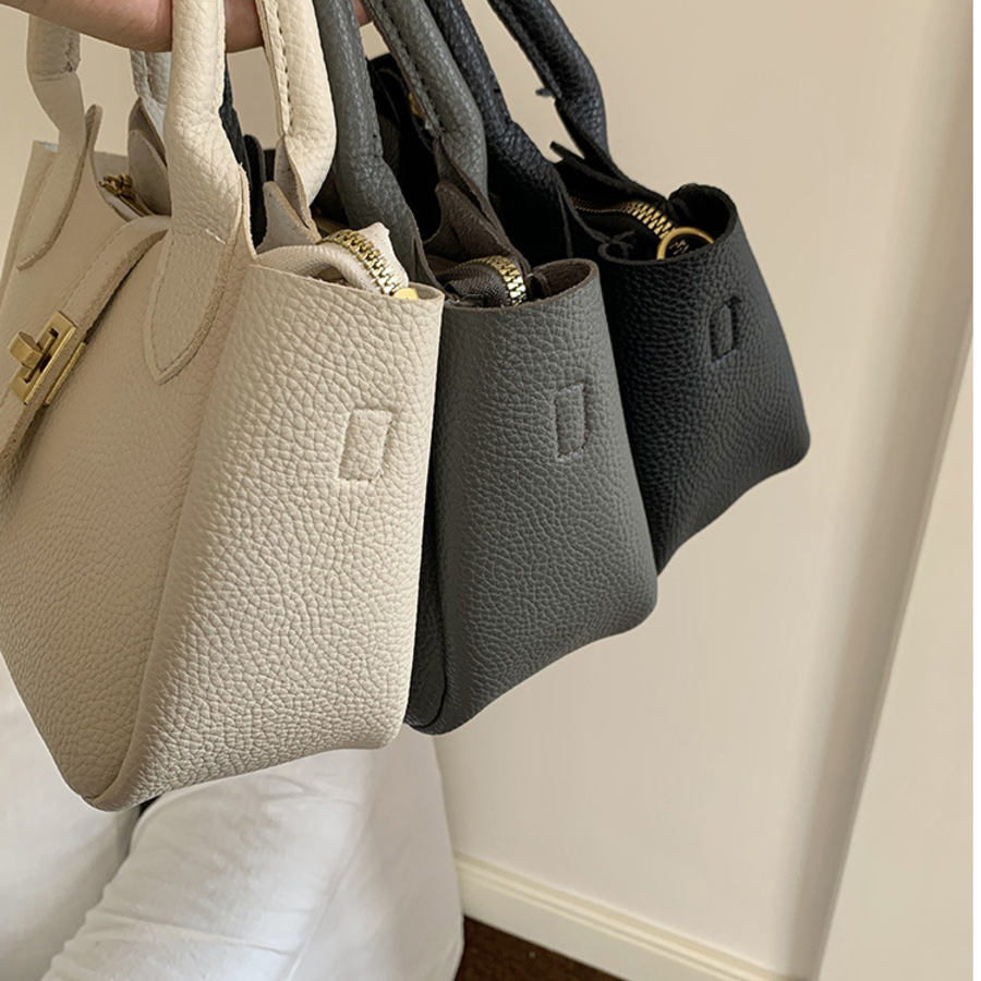 Daily Cross Bucket Bag — вместительная и практичная сумка-ведро для повседневного использования