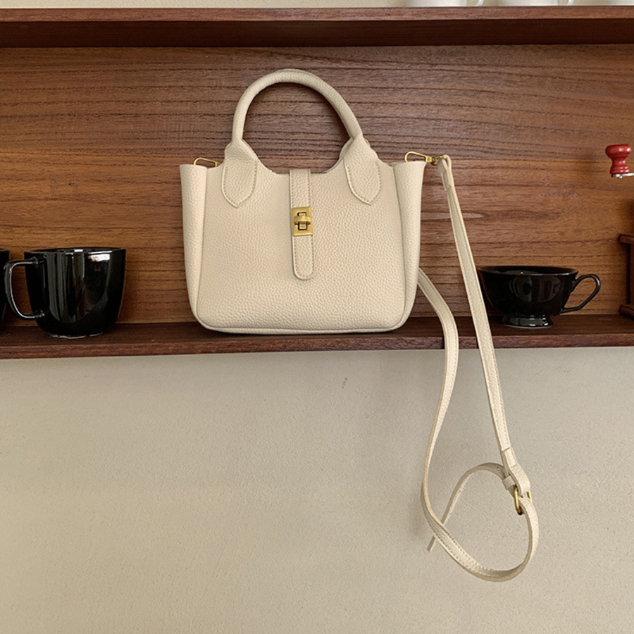 Daily Cross Bucket Bag — вместительная и практичная сумка-ведро для повседневного использования