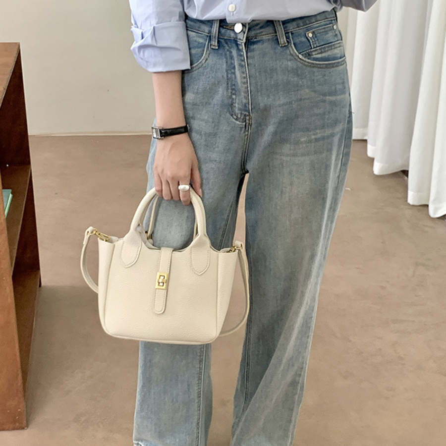 Daily Cross Bucket Bag — вместительная и практичная сумка-ведро для повседневного использования