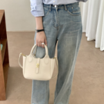 Daily Cross Bucket Bag — вместительная и практичная сумка-ведро для повседневного использования