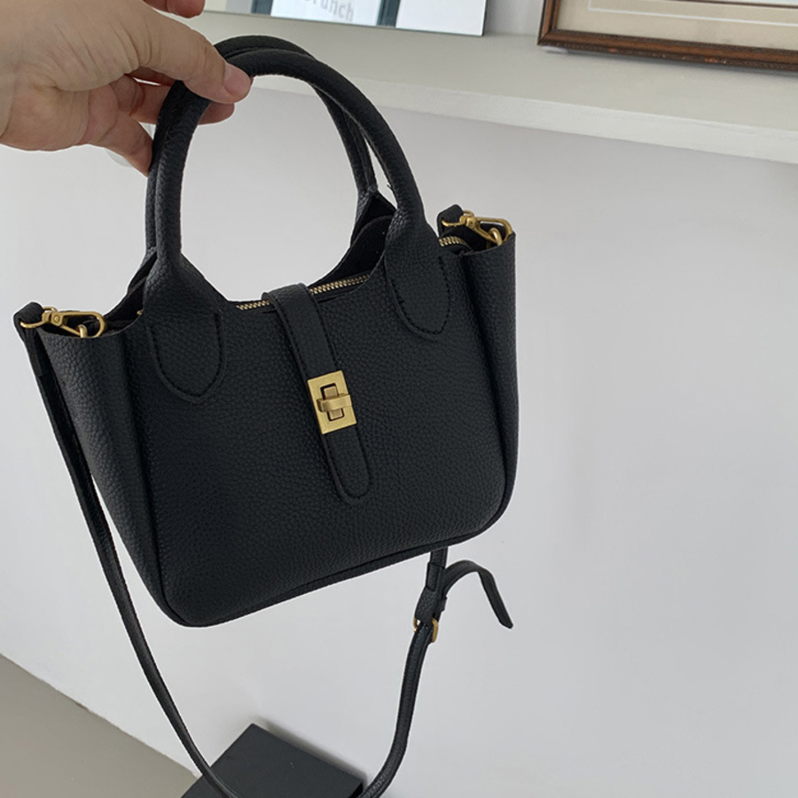 Daily Cross Bucket Bag — вместительная и практичная сумка-ведро для повседневного использования