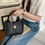 Daily Cross Bucket Bag — вместительная и практичная сумка-ведро для повседневного использования