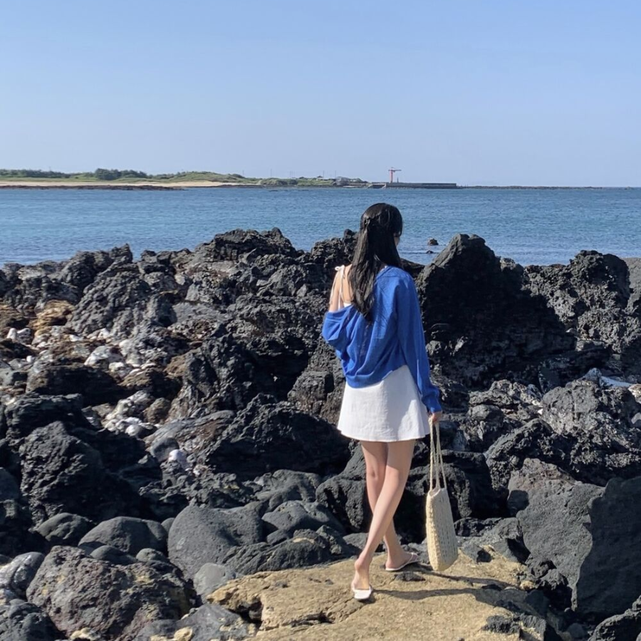 Льняное мини-платье-комбинация с бретелями и бантом