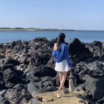 Льняное мини-платье-комбинация с бретелями и бантом