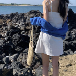 Льняное мини-платье-комбинация с бретелями и бантом