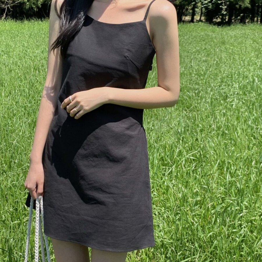 Льняное мини-платье-комбинация с бретелями и бантом