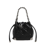 Quilted Chain Crossbody Bag — компактная и изящная стёганая сумка с цепочным ремнём