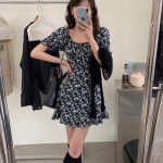 Цветочное летнее мини-платье с подчёркнутой талией и пышными рукавами