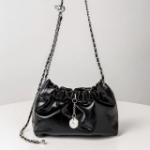 Bling Charm Mini Chain Crossbody Bag — миниатюрная сумка с цепочкой и блестящим декором