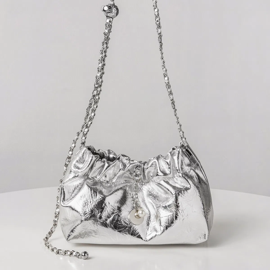 Bling Charm Mini Chain Crossbody Bag — миниатюрная сумка с цепочкой и блестящим декором