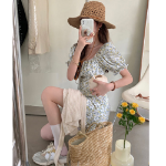 Цветочное летнее мини-платье с подчёркнутой талией и пышными рукавами