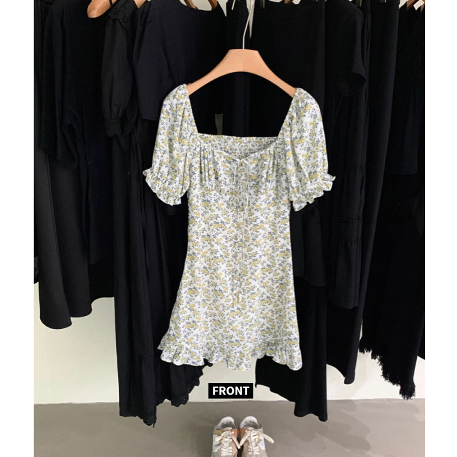 Цветочное летнее мини-платье с подчёркнутой талией и пышными рукавами