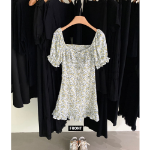 Цветочное летнее мини-платье с подчёркнутой талией и пышными рукавами