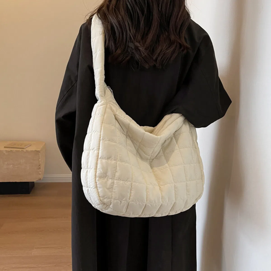 Cloud Quilted Crossbody & Shoulder Bag — мягкая и объёмная сумка для повседневных дел