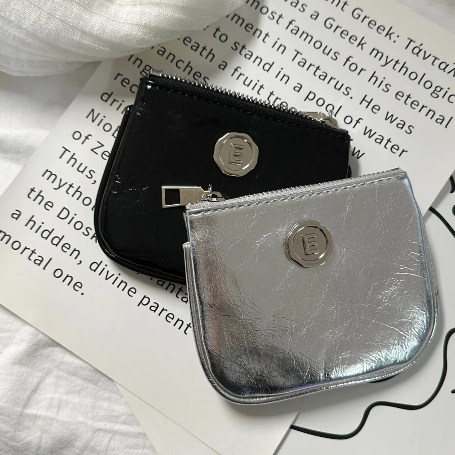 Mute Silver Black Mini Chain Crossbody Bag — лаконичная мини-сумка с серебристой цепочкой