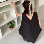 Мини-платье без рукавов с силуэтом baby doll и объёмной юбкой