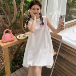 Мини-платье без рукавов с силуэтом baby doll и объёмной юбкой